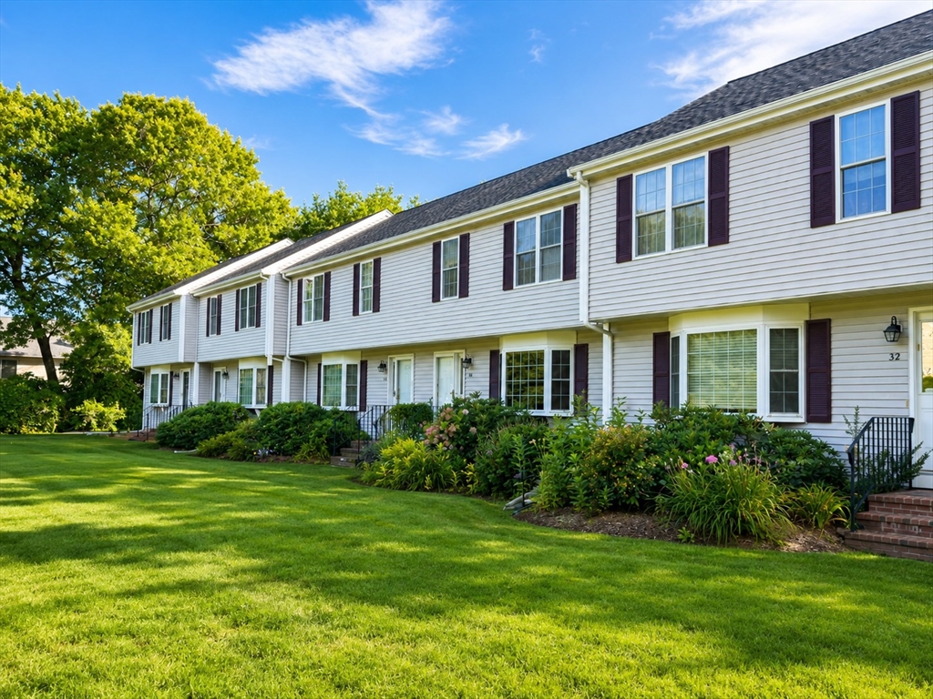 34 Old Plymouth St #34 in East Bridgewater