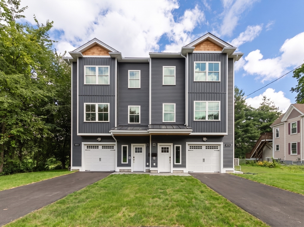 65 Dunstable Rd #B in North Chelmsford