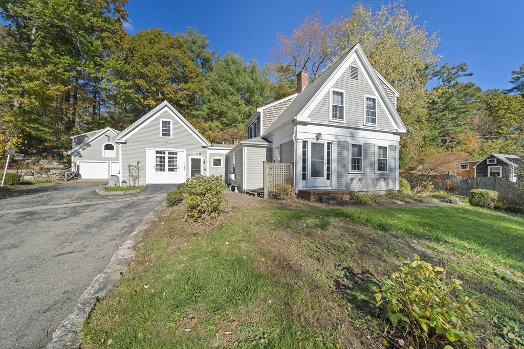 26 Church St in Norwell