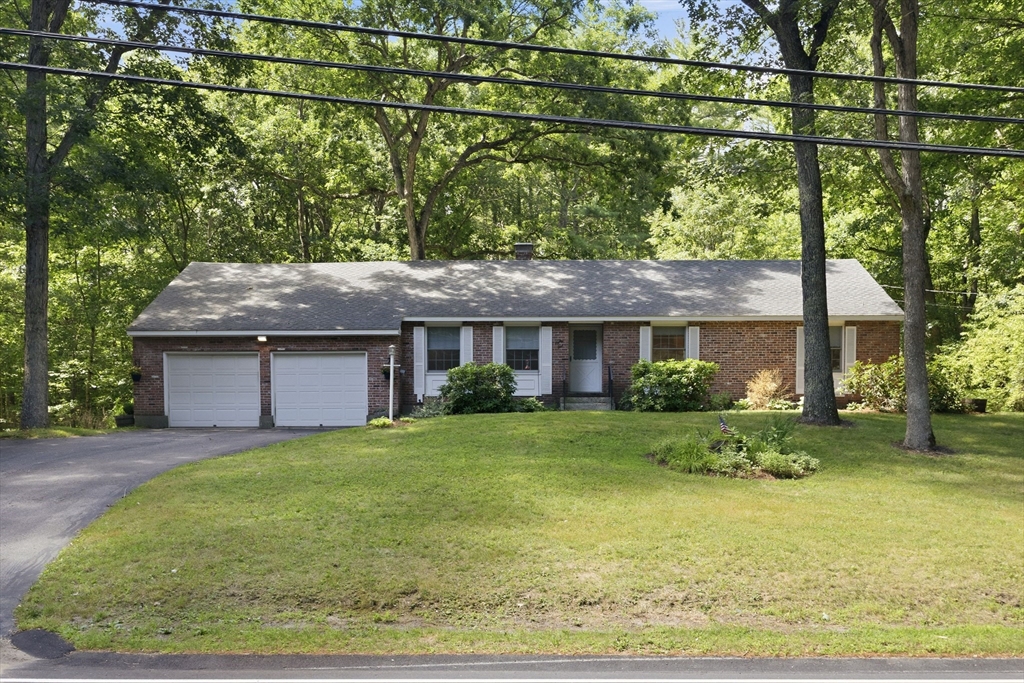 81 Warren Rd in Townsend