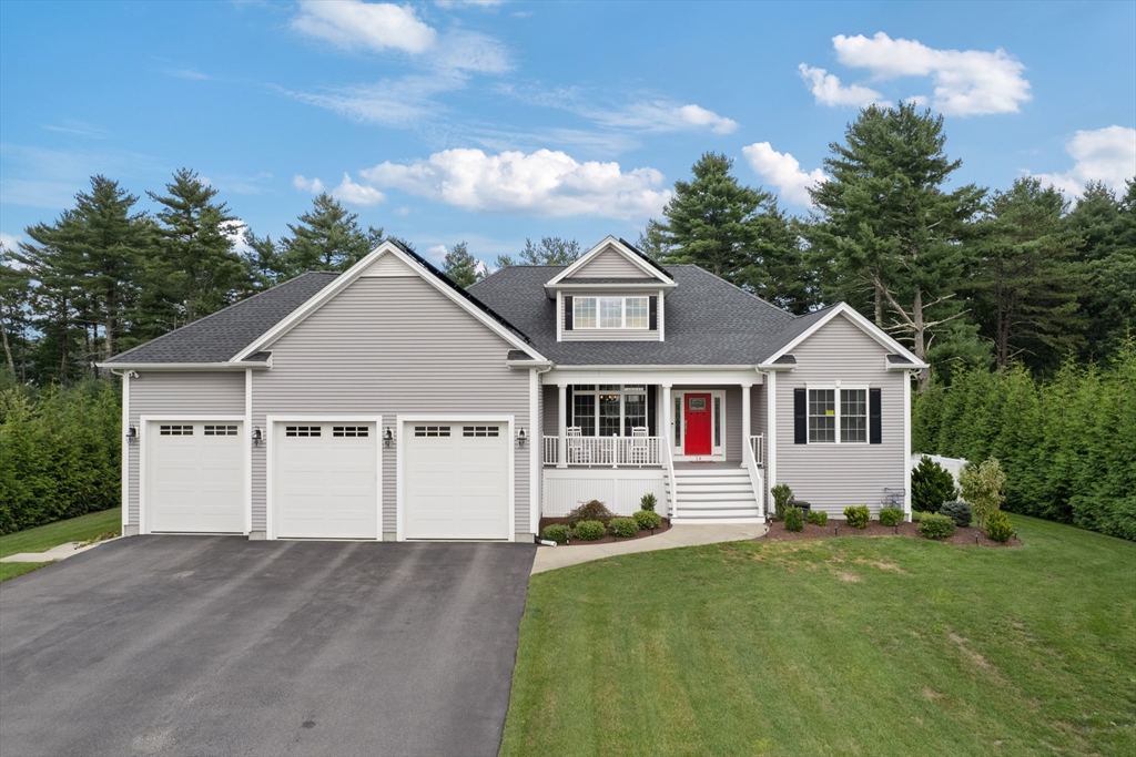 14 Stone Ridge Dr in Seekonk