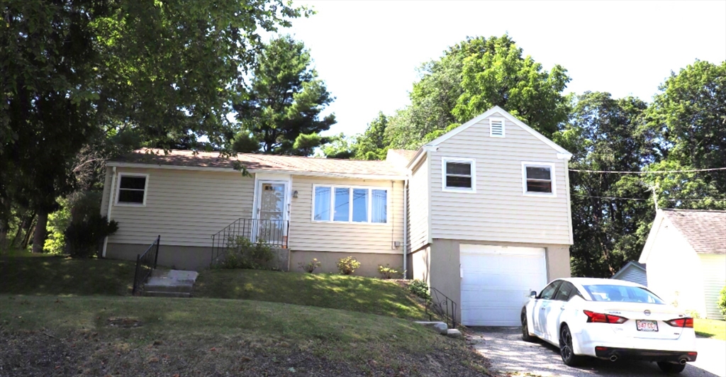 55 Franklin St in West Boylston