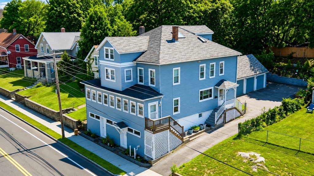 189 Oak St in Clinton
