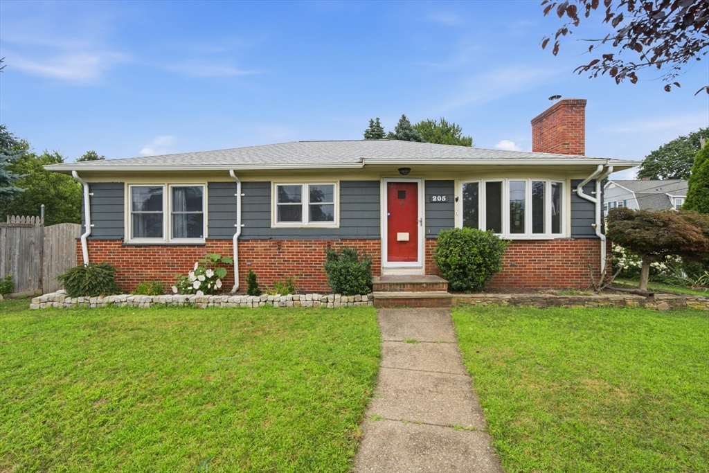 205 Central Ave in Seekonk