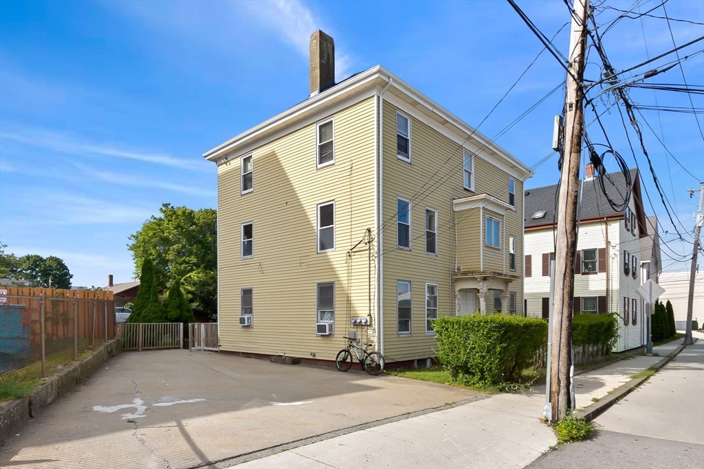 20 Shepherd St in Gloucester