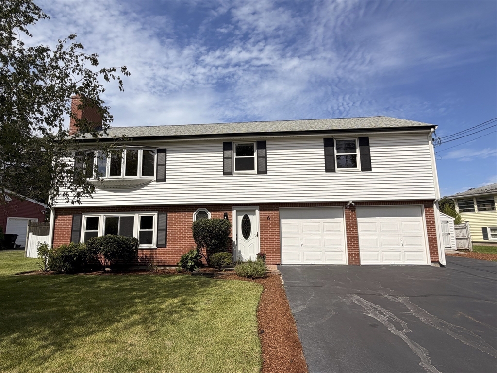 6 Canterbury Rd in Woburn