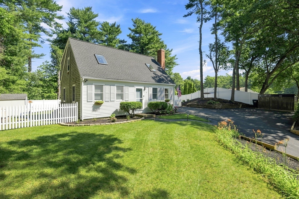 7 Lascala Ave in Plymouth