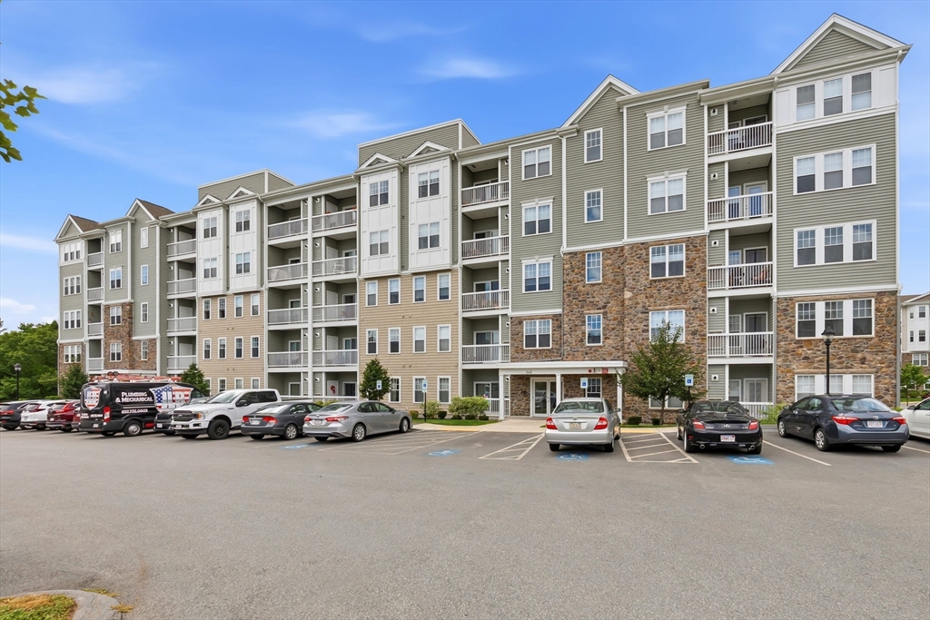 260 Martins Landing Way #202 in North Reading