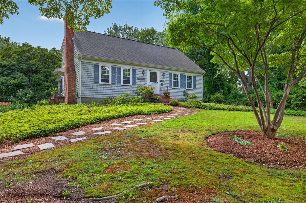 24 Railroad Ave in Taunton
