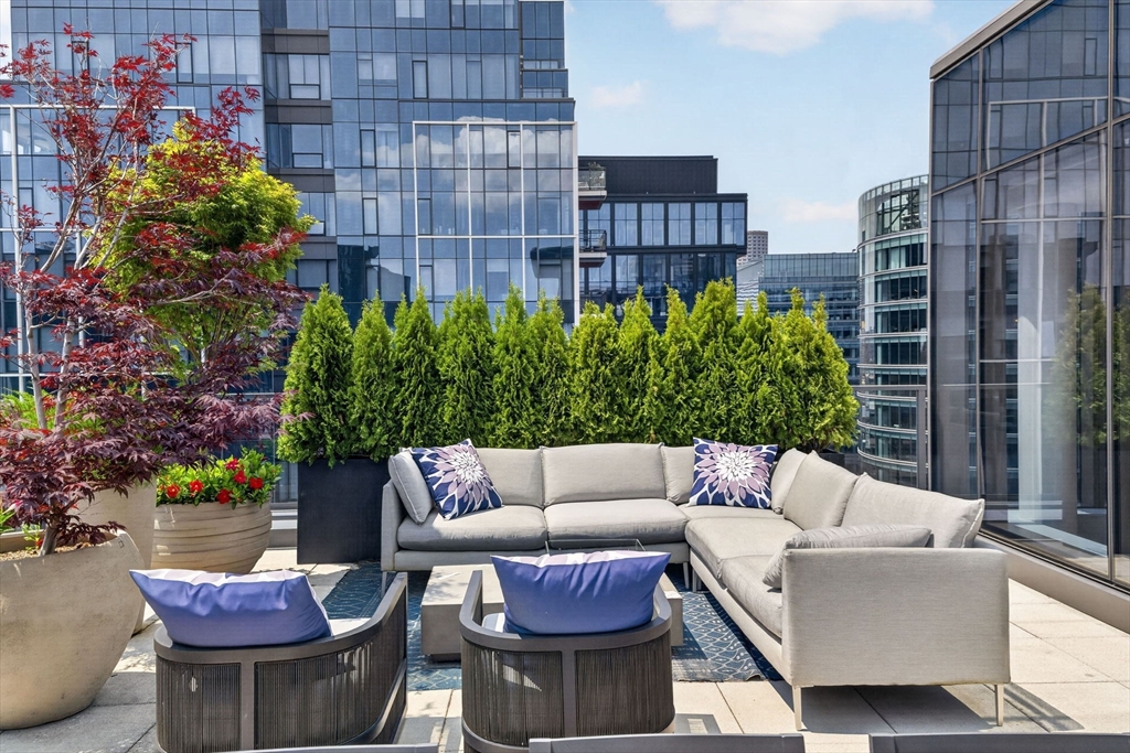 135 Seaport Blvd #2007 in Boston