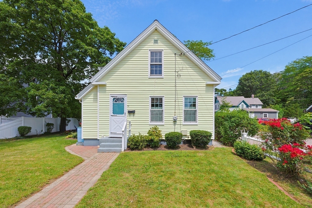 98 Pleasant St in Franklin