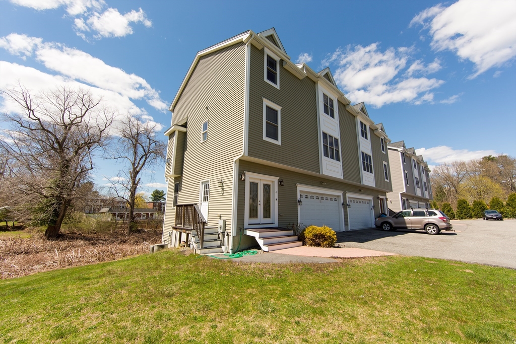 194 Oak St in Shrewsbury