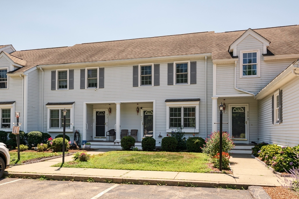 911 Thayer St #911 in Abington