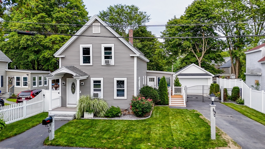 9 Cottage Street in Dracut