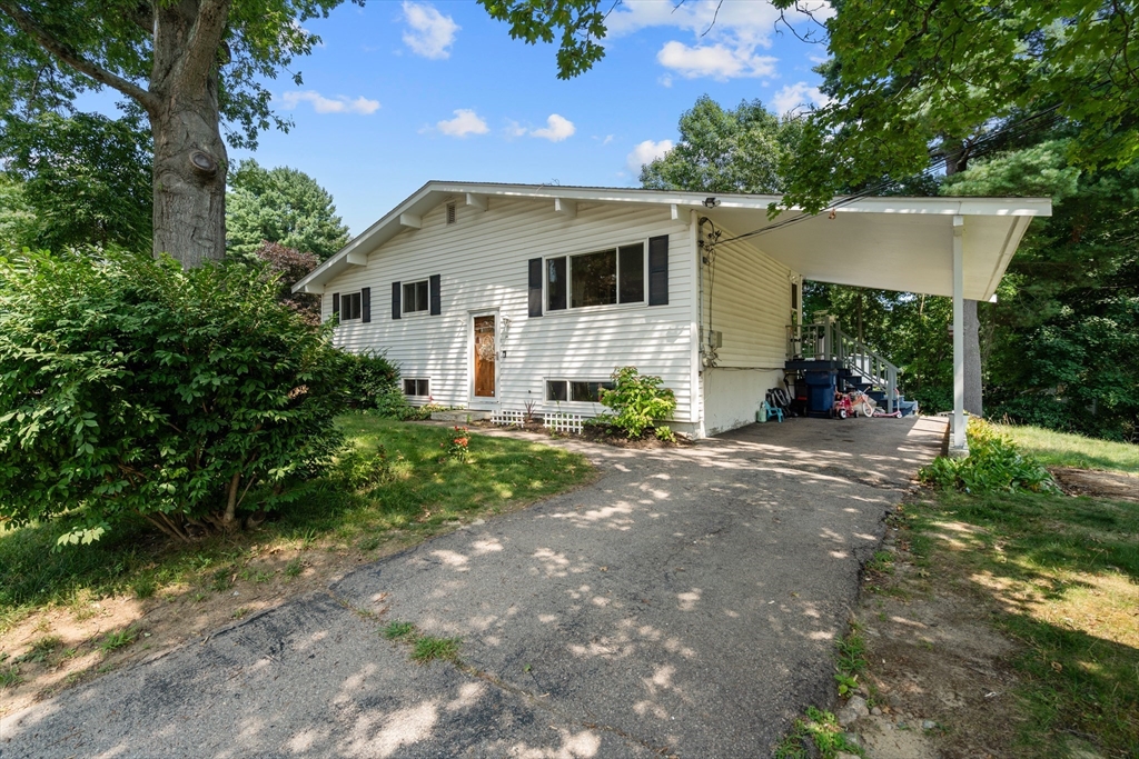 14 Richard Rd in Medway