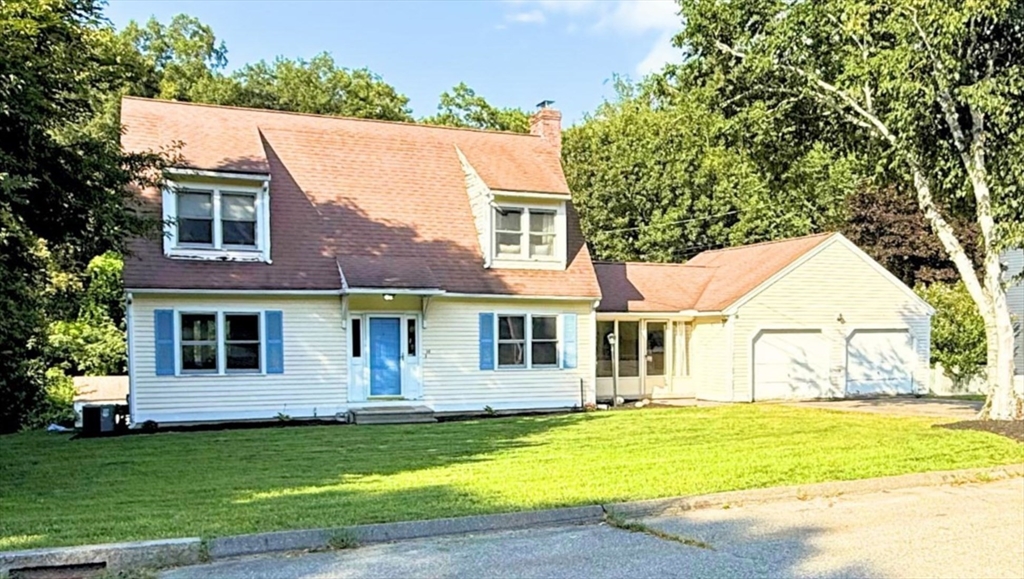 14 Indian Ridge Dr in Leominster