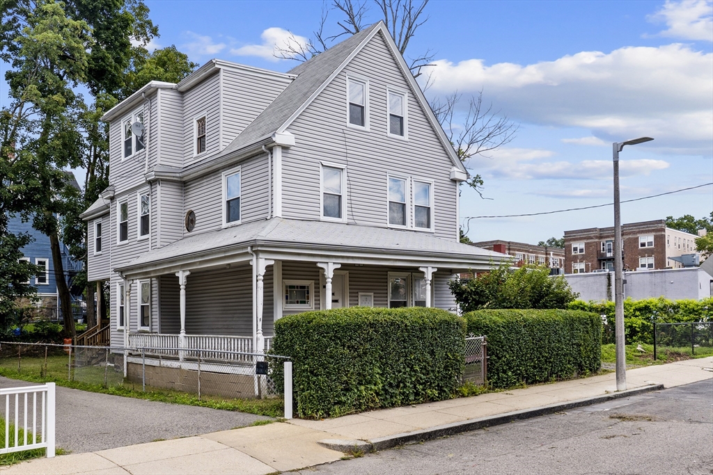96 Ruthven St in Dorchester