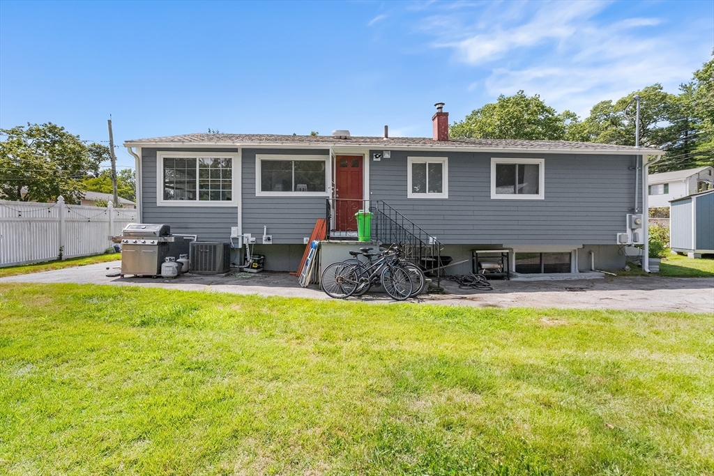 46 Stonehill Rd in Hyde Park