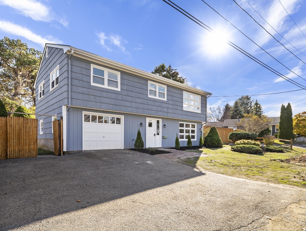 27 Hodgkins Rd in Rockport
