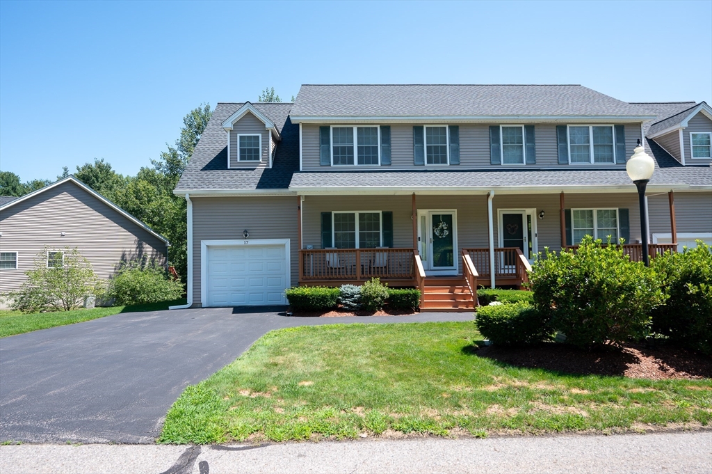 17 Oakes Cir #17 in Millbury