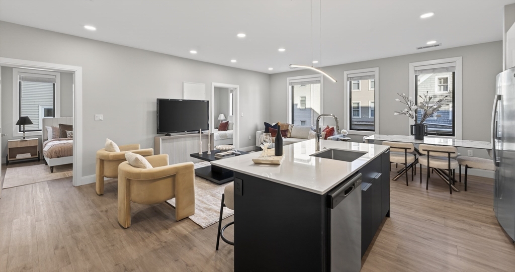 656 Saratoga #205 in Boston