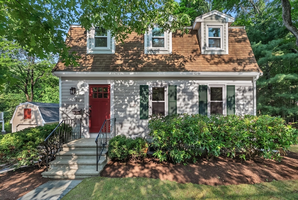 81 Seaver St in Wellesley Hills