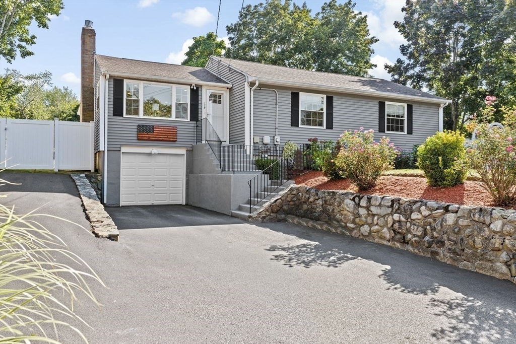 129 Chief Justice Cushing Hwy in Hingham