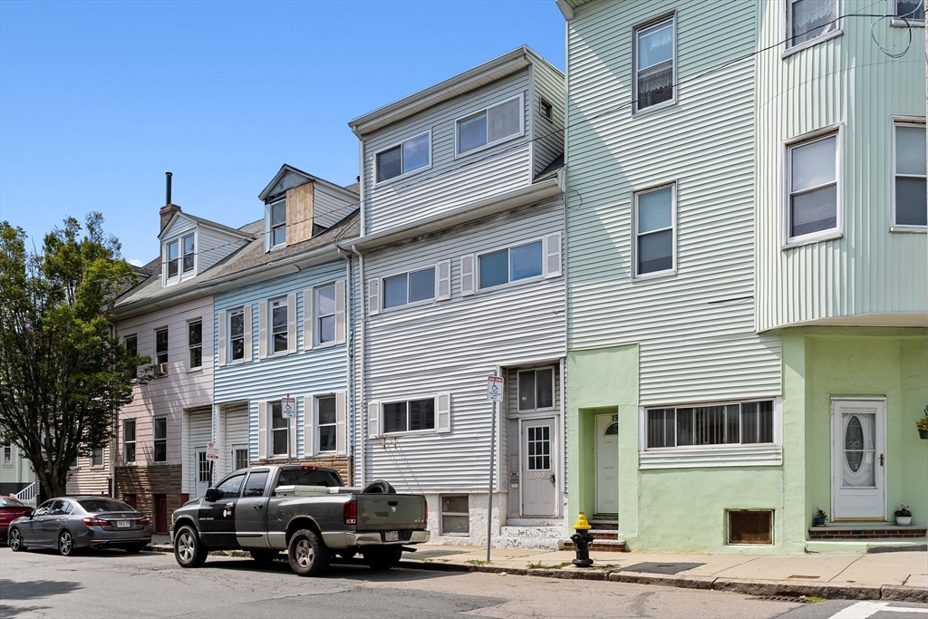 192 Lexington St in Boston