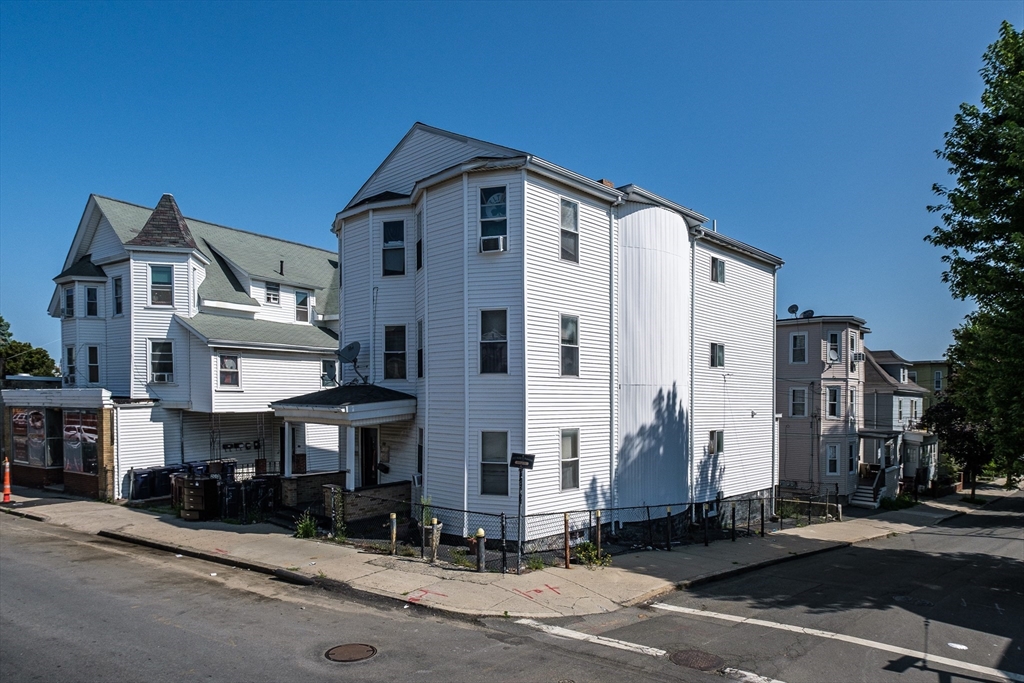 441-445 Ferry St in Everett