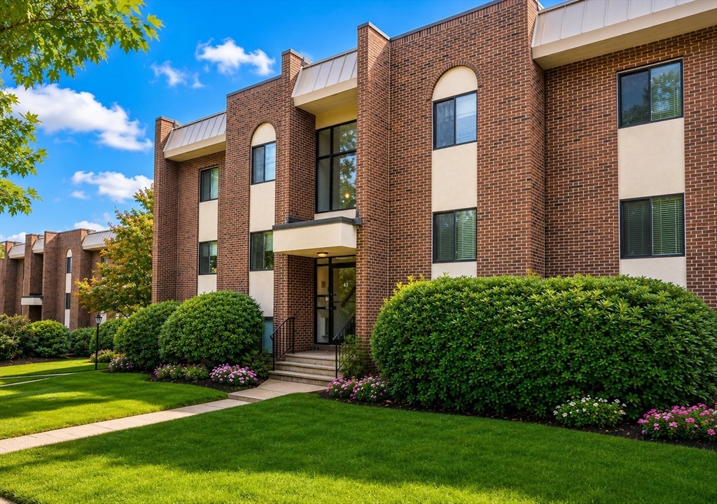 43 Angleside Drive #1 in Waltham