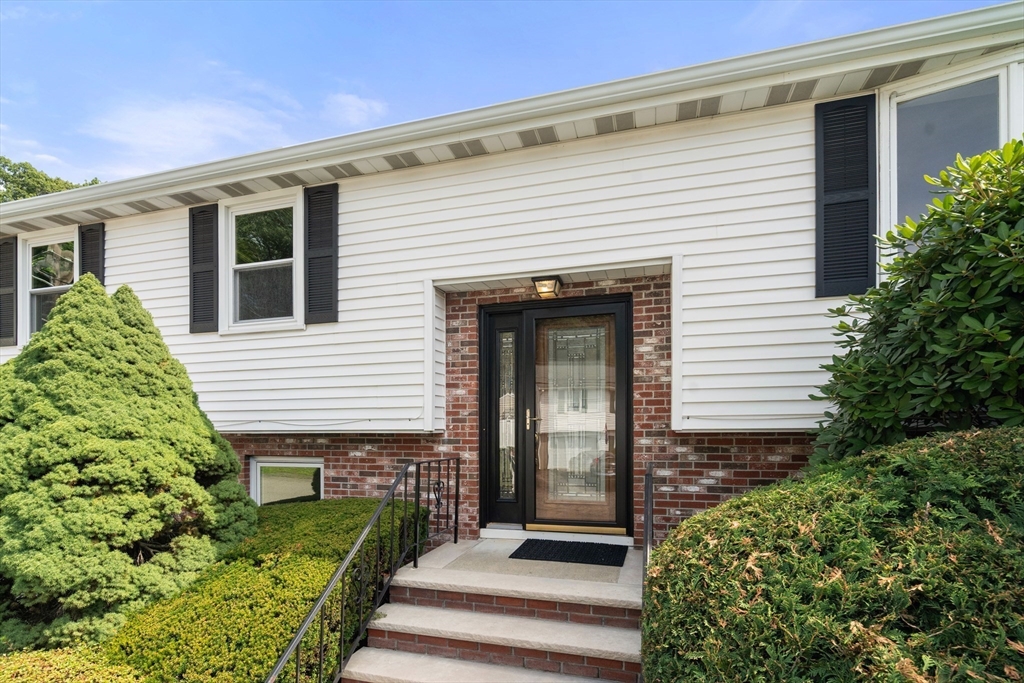 31 Phillips Cir in Waltham
