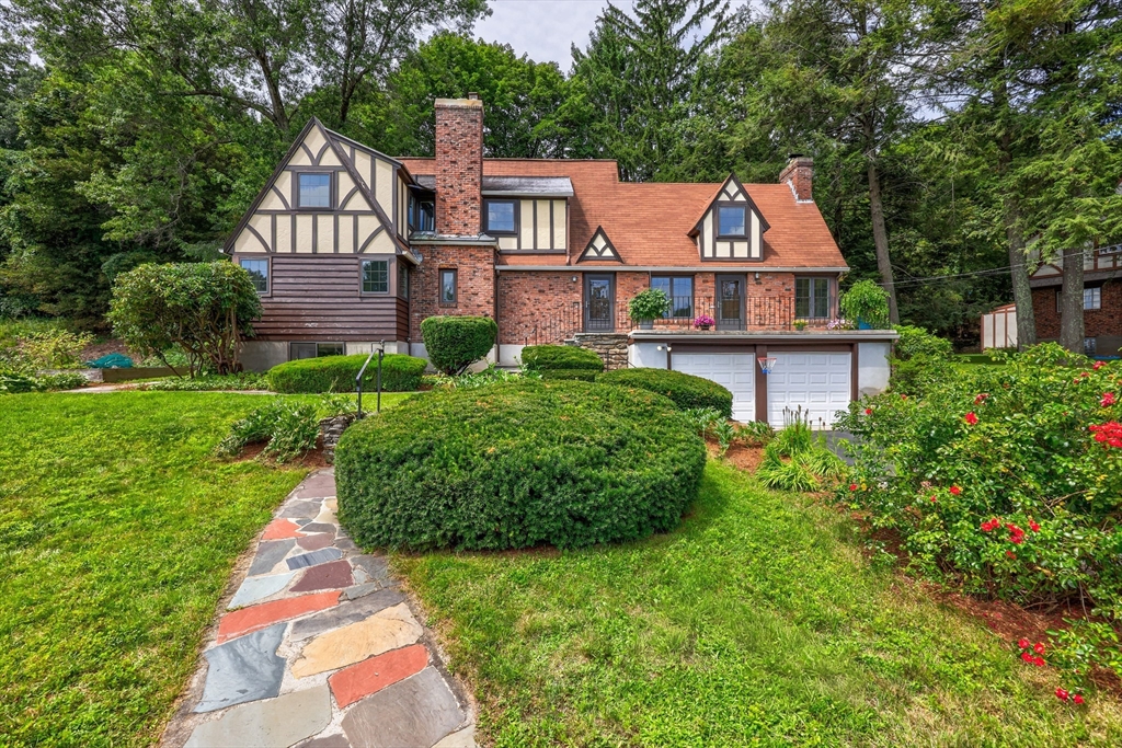 6 Old Brook Dr in Worcester