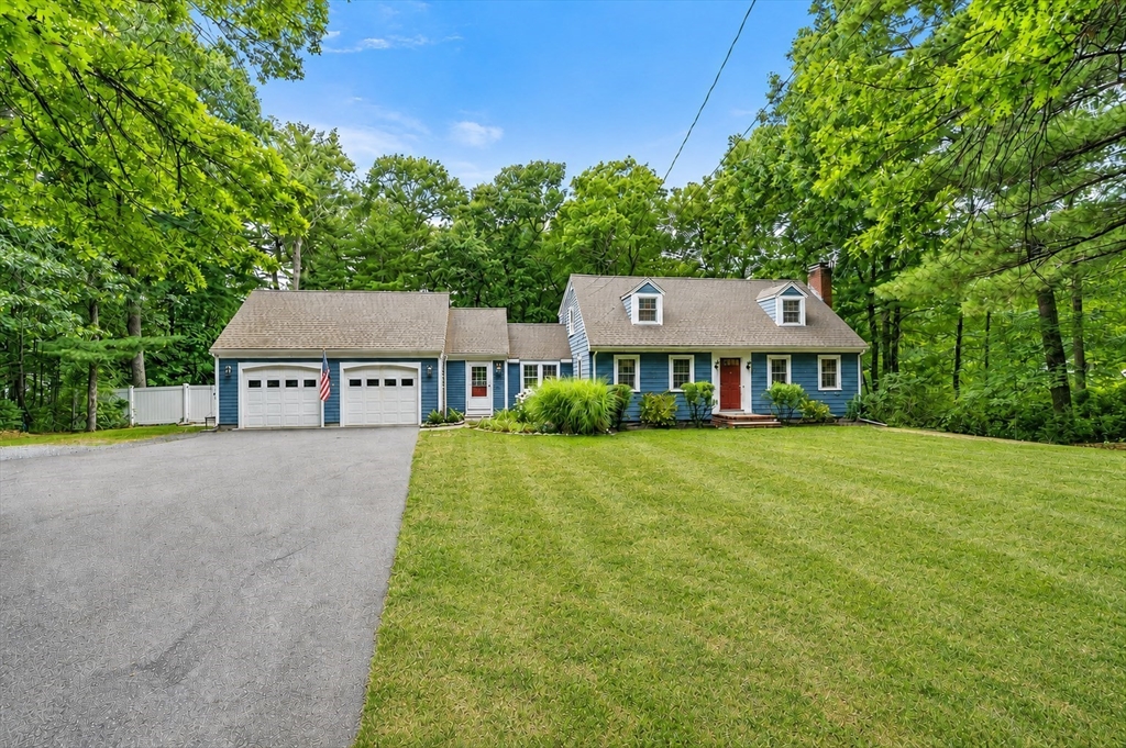 595 Forest St in Marshfield