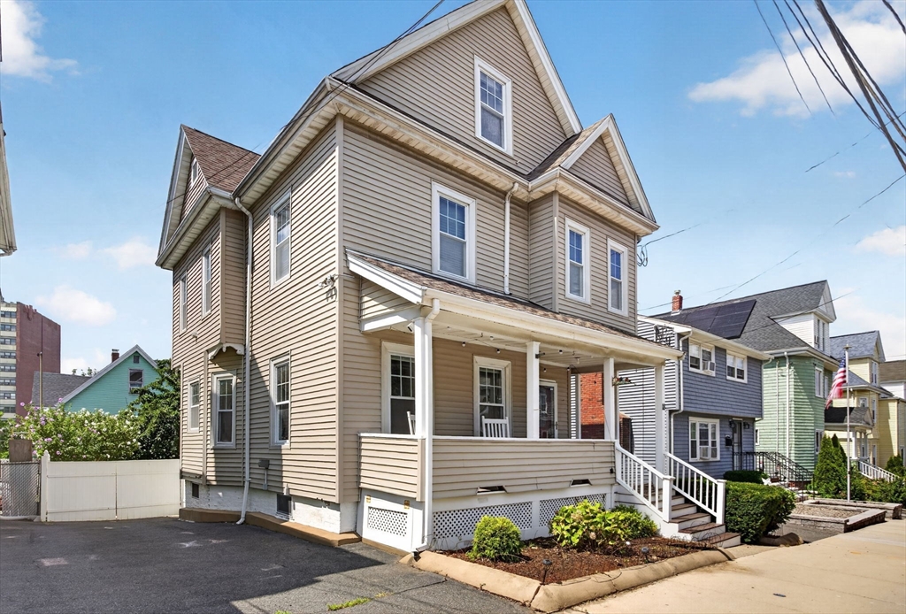 18 Henry St in Everett
