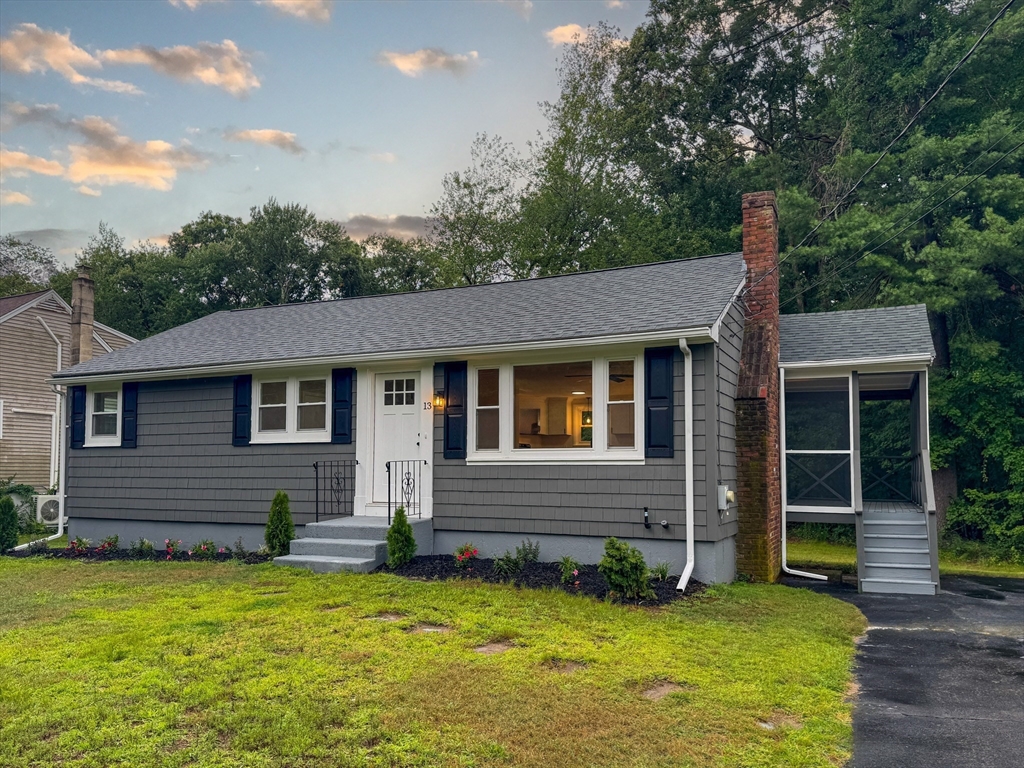 13 Center St in Medway