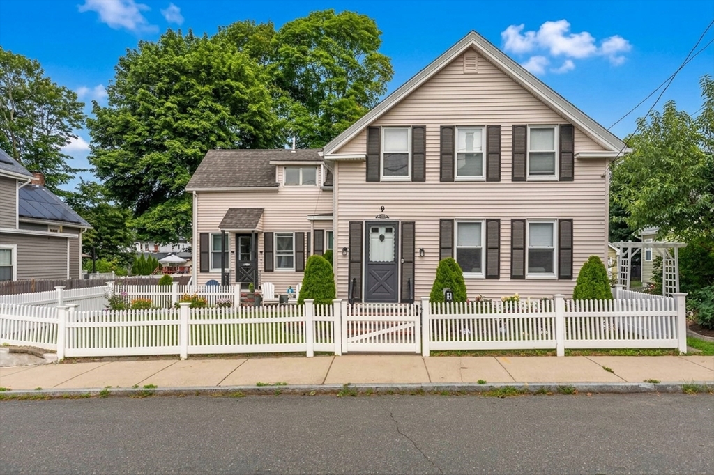 9 Lawrence St #1 in Woburn