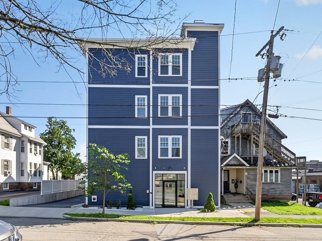222 Arlington St #2B in Quincy