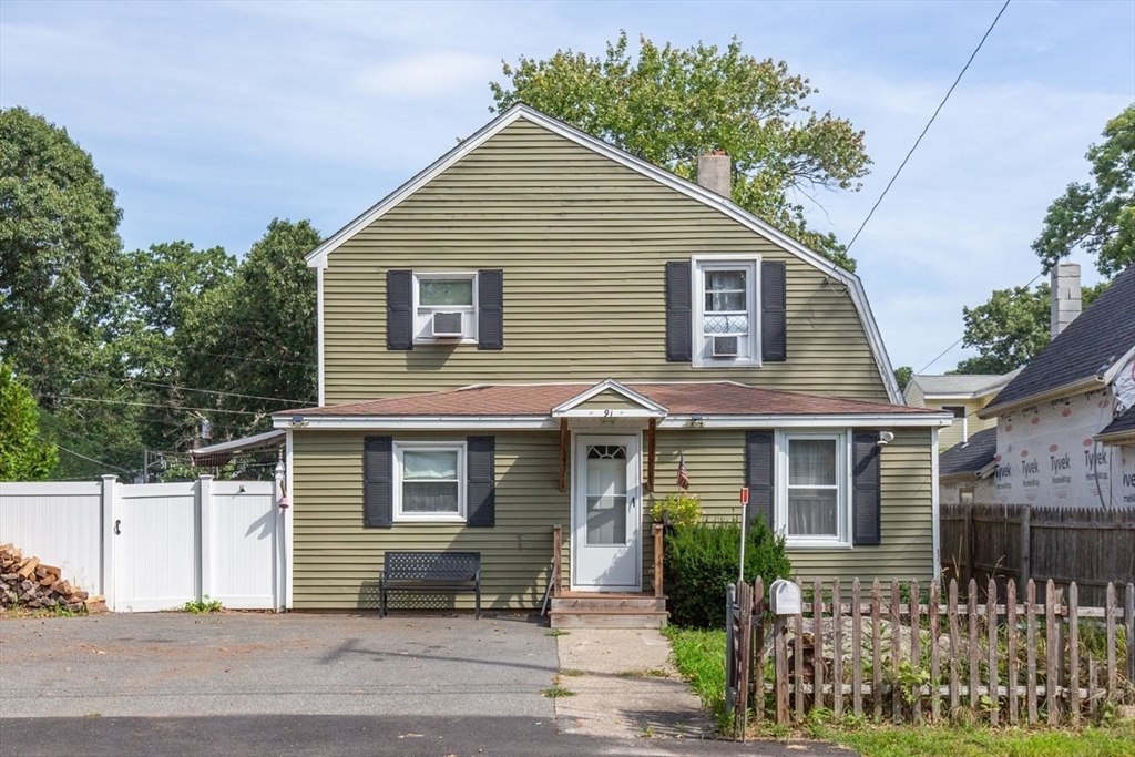 91 Lake Street in Tewksbury