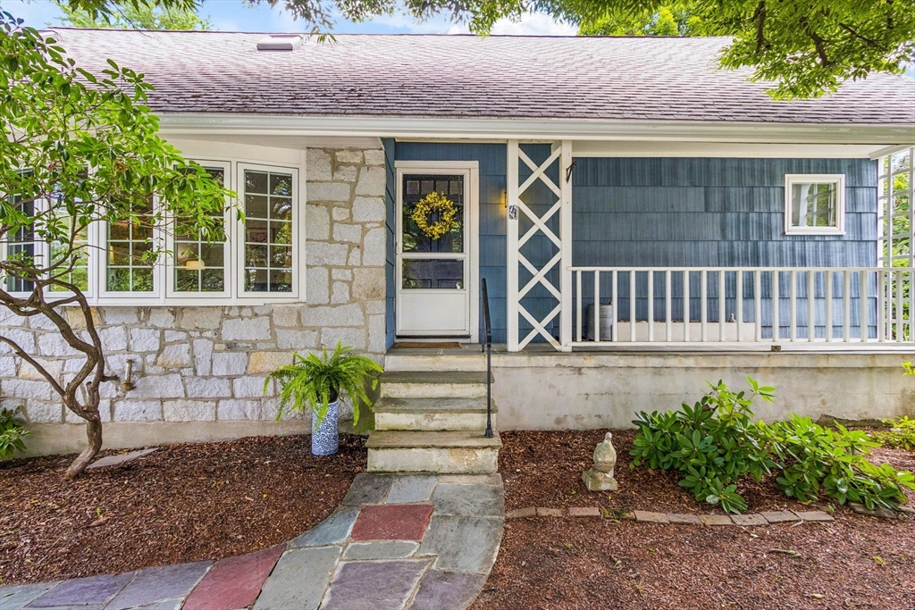 4 Murdoch Road in Natick