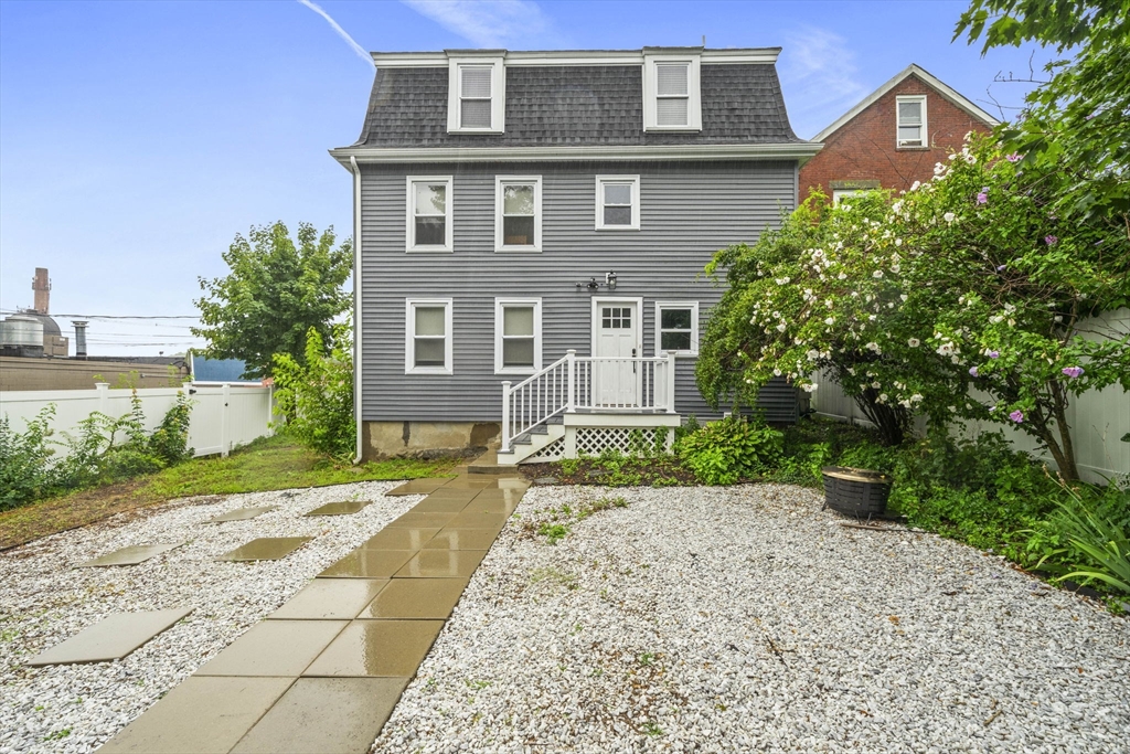 2 Stones Ct in Framingham