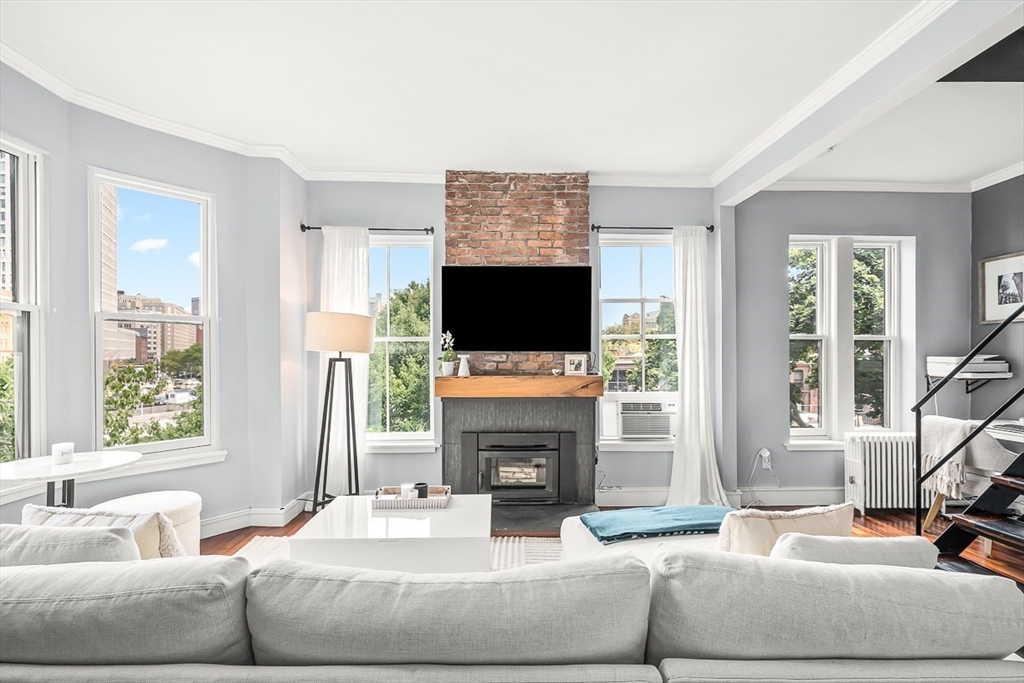 17 Cazenove St #408 in Boston