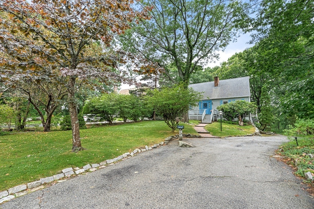 6 Woodbury Lane in Rockport