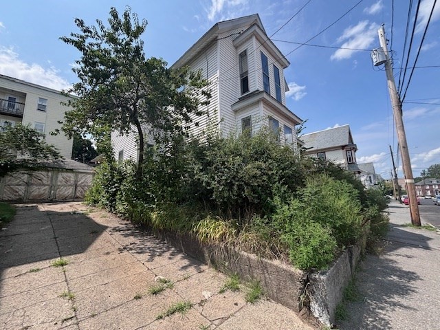 41 Mount Vernon St in Lowell