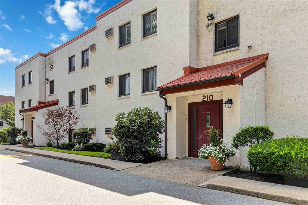 210 Fellsview Terrace #212 in Stoneham