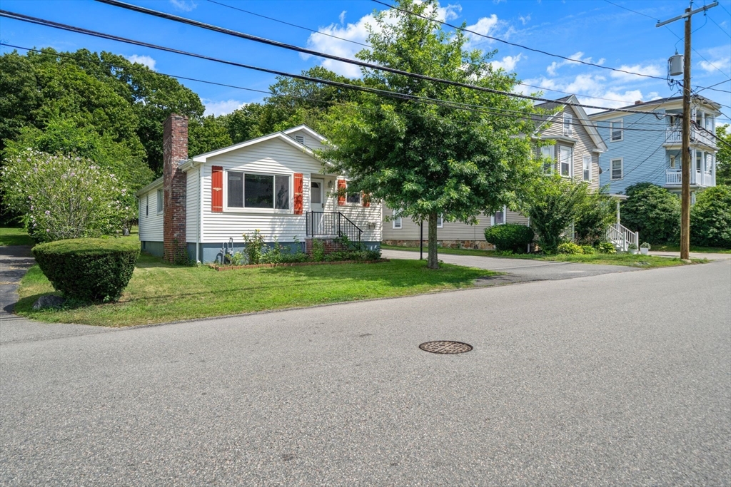 33 Cross St in Brockton