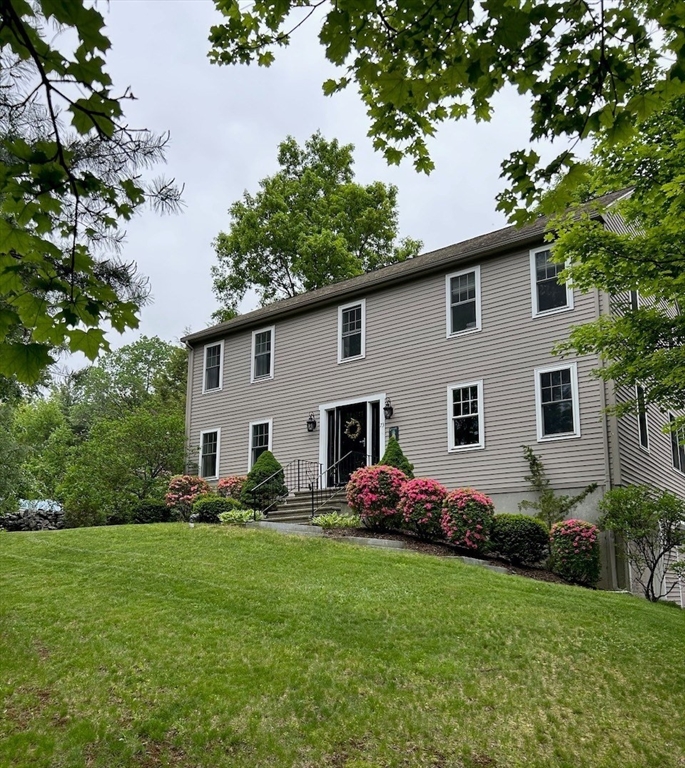 73 Maynard St in Northborough