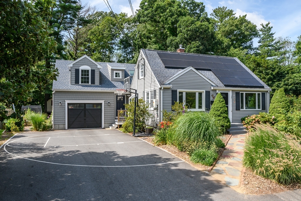 5 Pryor Rd in Natick