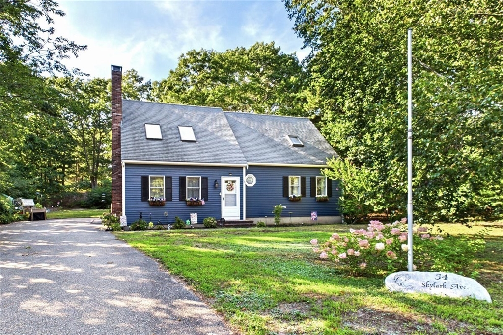 34 Skylark Ave in Plymouth