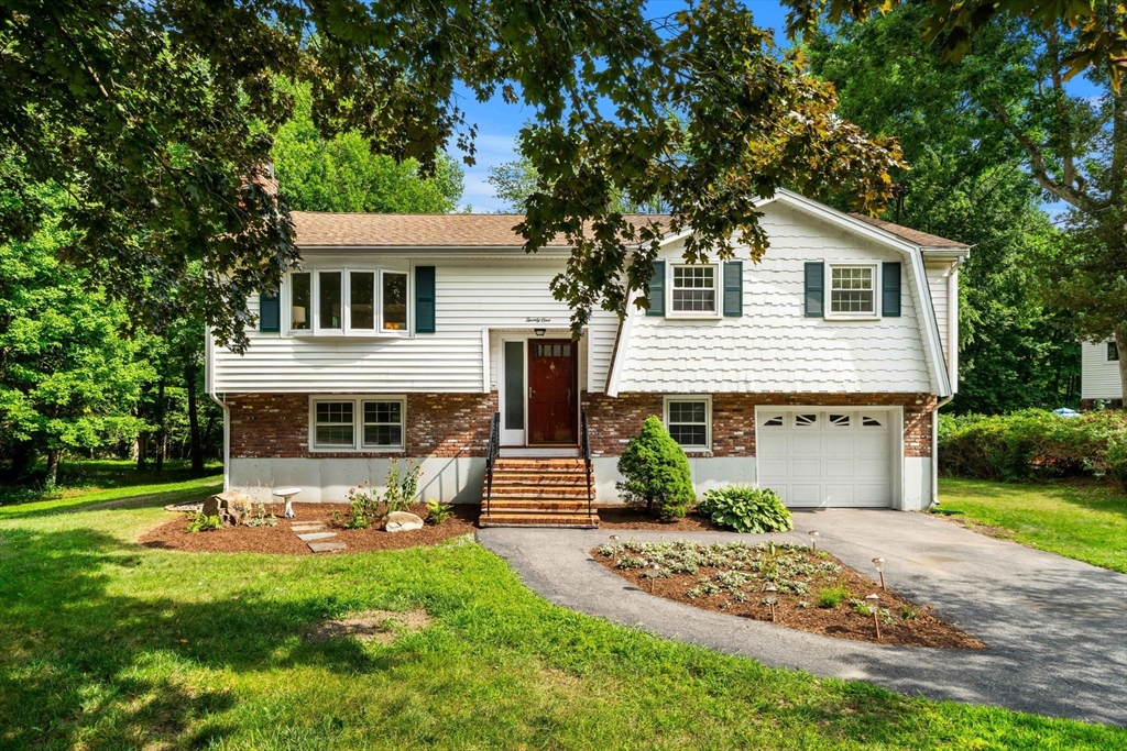 21 Freeport Dr in Burlington