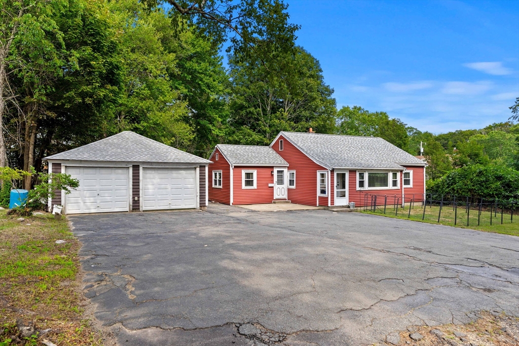 2 Hill Top Ln in Rockport